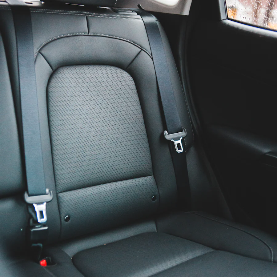 Asiento de carro limpio tras detailing de interior